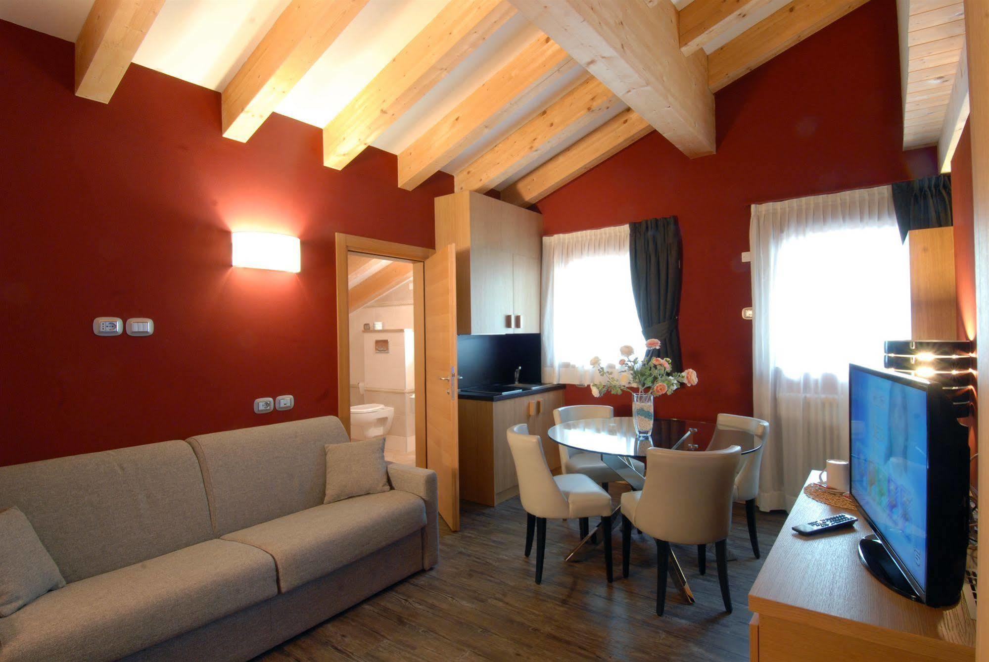 Hotel Garni Vittoria Fiera Di Primiero Exteriér fotografie